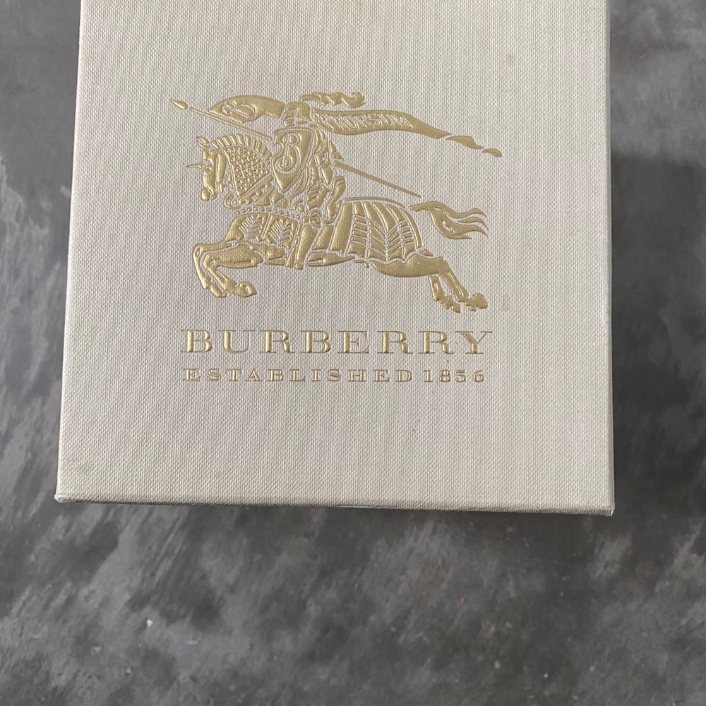 Authentic Burberry watch perfect condition - Picture 6 of 6